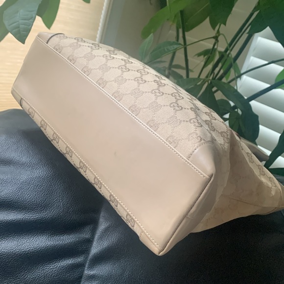Gucci Tote With Authentication (Host Pick) - Picture 4 of 14